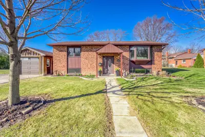 1 Crozier Row, Lambton Shores, On N0n 1j0
