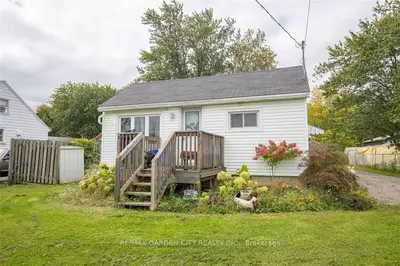 Detached in Thorold