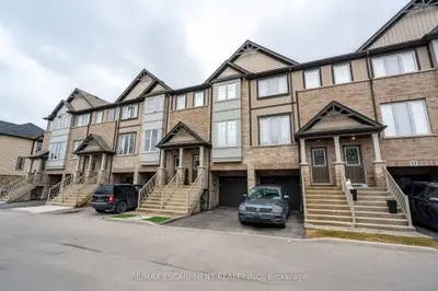 Att/Row/Townhouse in Hamilton