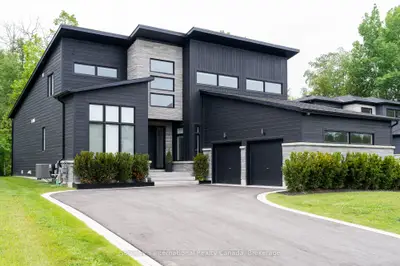 Detached in Blue Mountains