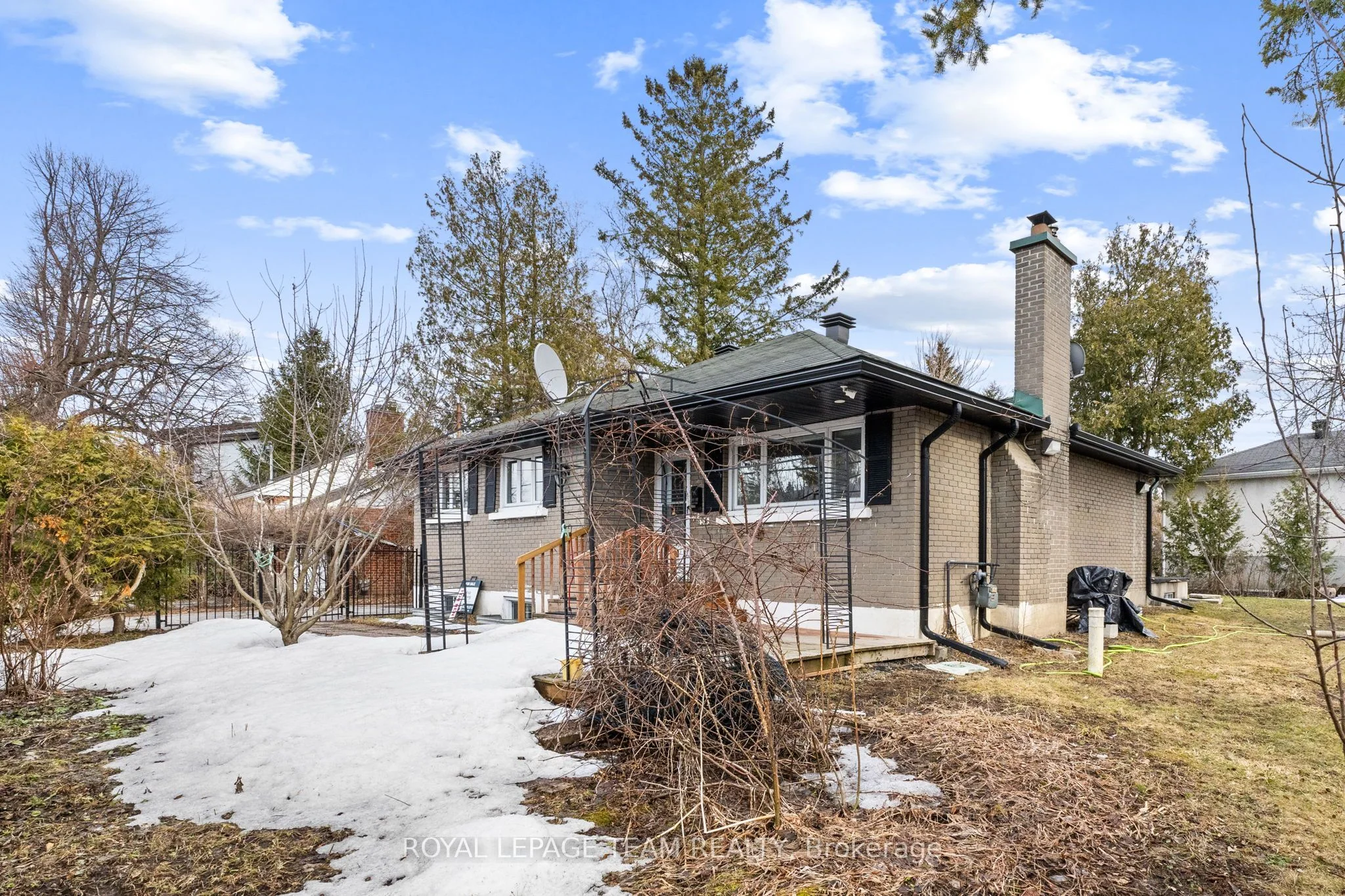 Detached in Meadowlands - Crestview and Area