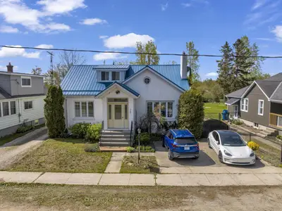 Detached in Chatham-Kent