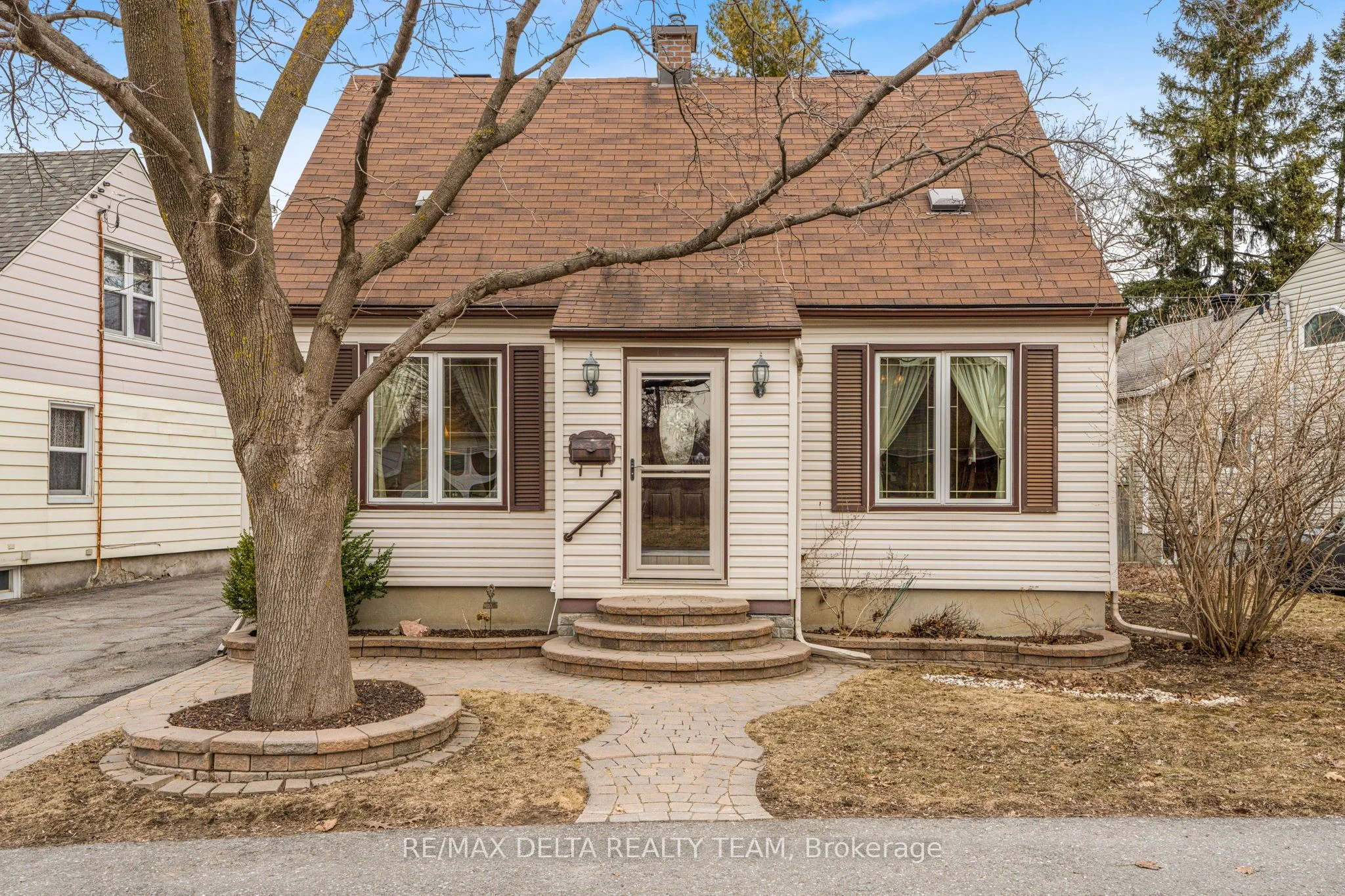 Detached in Carlington - Central Park