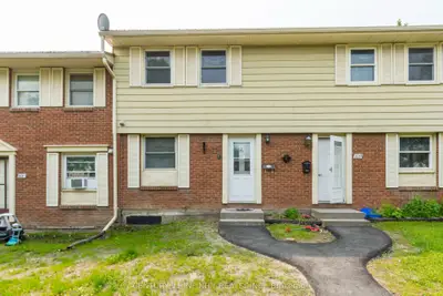 Condo Townhouse in Belleville