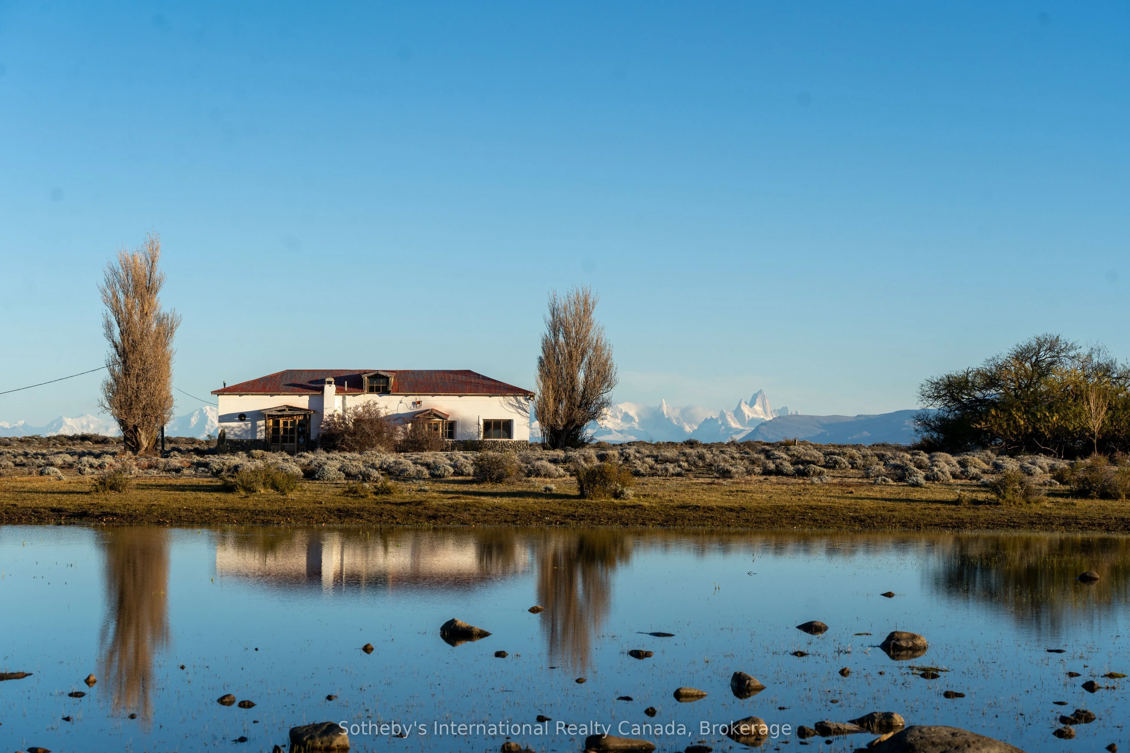 * Estancia Punta Del Lago *, Out Of Area