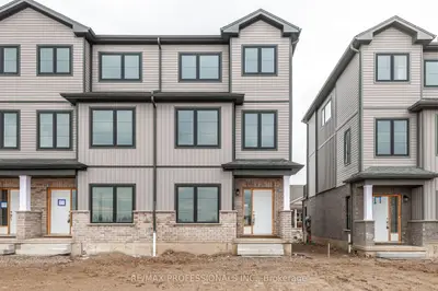 Condo Townhouse in Stratford