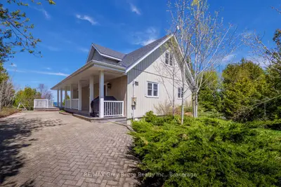 Detached in Northern Bruce Peninsula