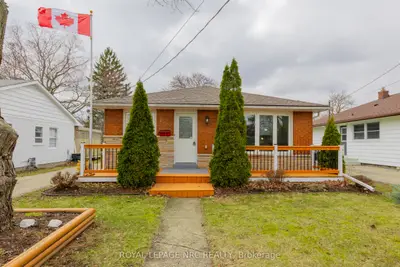 Detached in Port Colborne