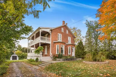 Detached in Champlain