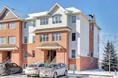 Condo Townhouse in Blossom Park - Airport and Area