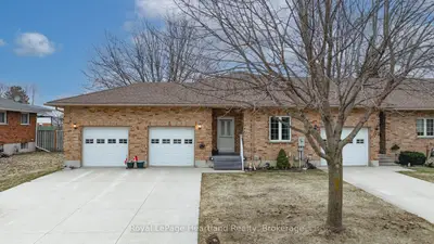 Att/Row/Townhouse in Goderich