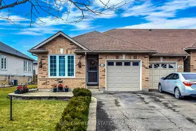 Att/Row/Townhouse in Welland
