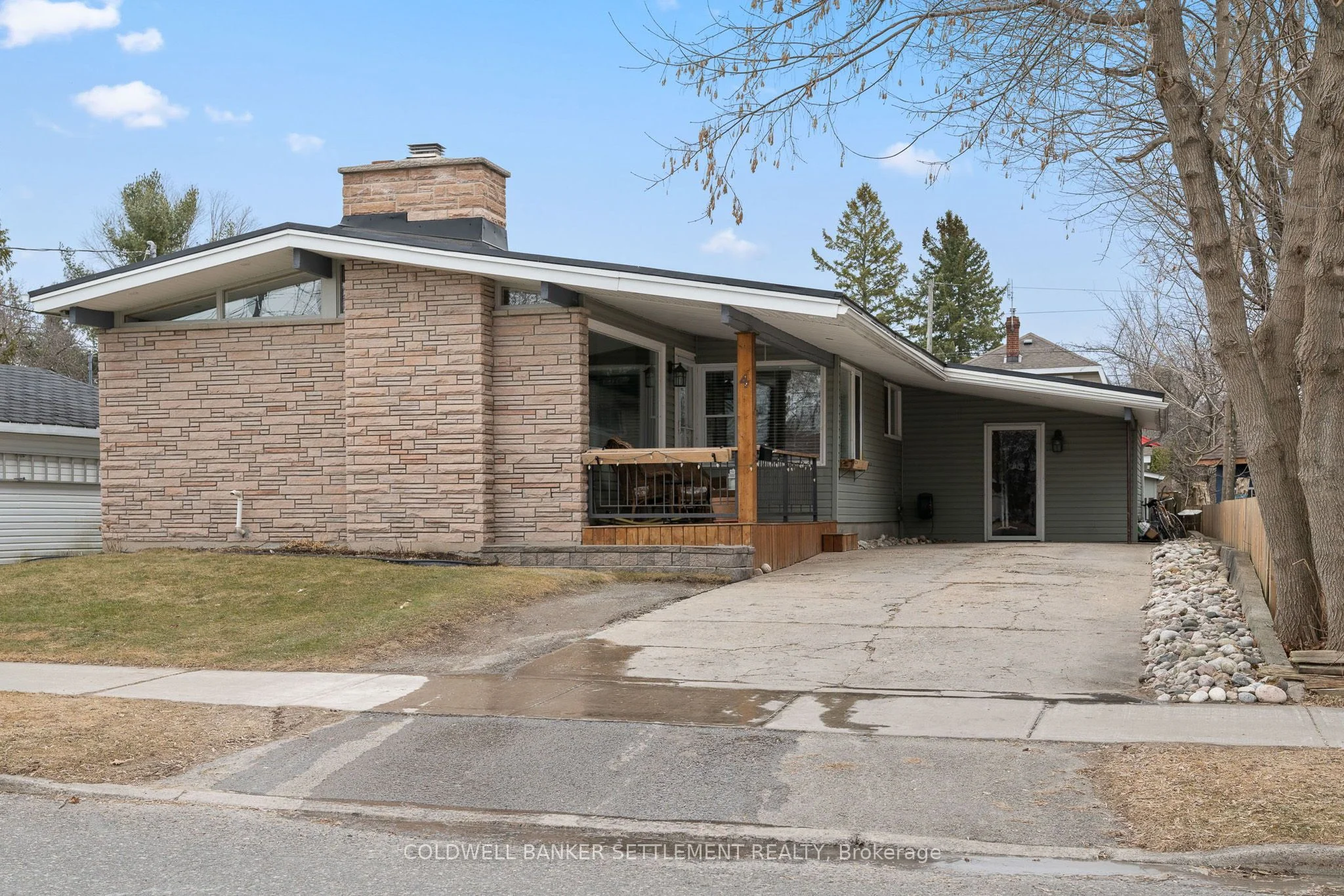Detached in Perth