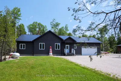 Detached in Northern Bruce Peninsula