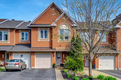 Att/Row/Townhouse in Orleans - Convent Glen and Area