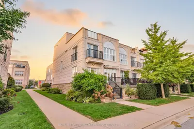 Att/Row/Townhouse in Cobourg