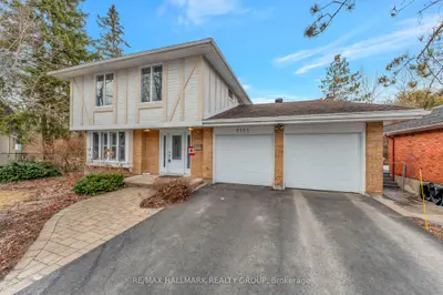 Detached in Beacon Hill North - South and Area