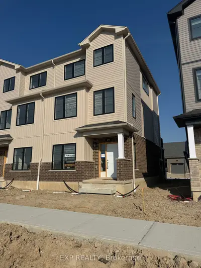 Att/Row/Townhouse in Stratford