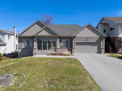 Detached in Niagara Falls