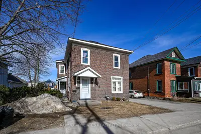 Duplex in Smiths Falls