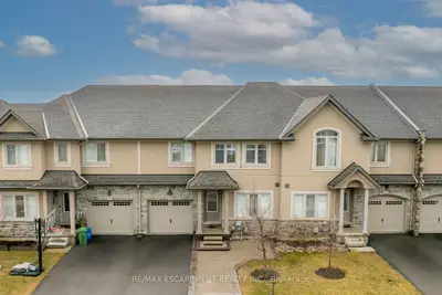 Att/Row/Townhouse in Hamilton