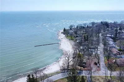 Detached in Port Colborne