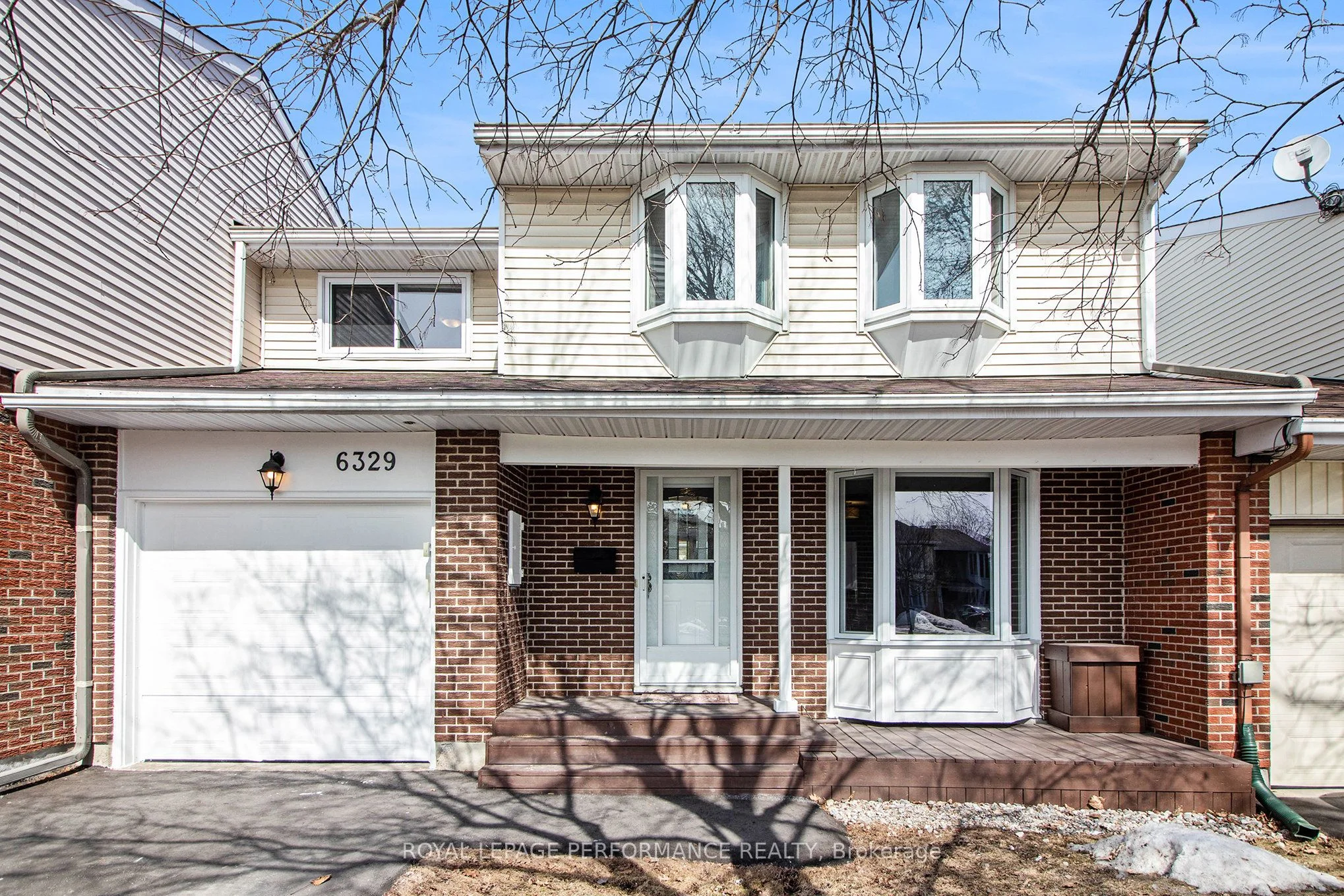 Att/Row/Townhouse in Orleans - Convent Glen and Area