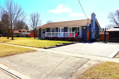 Detached in Woodstock