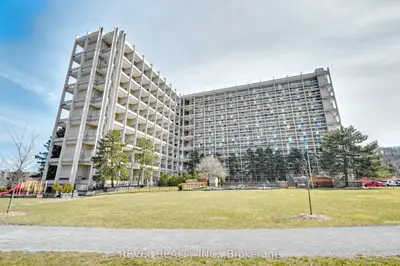 Condo Apartment in Hamilton