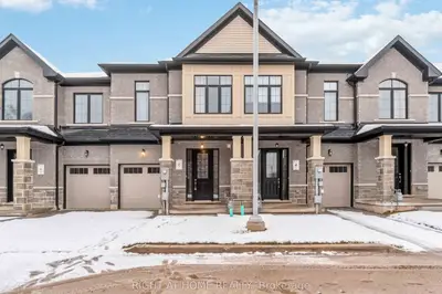 Condo Townhouse in Niagara Falls