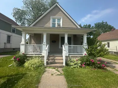 Detached in Niagara Falls