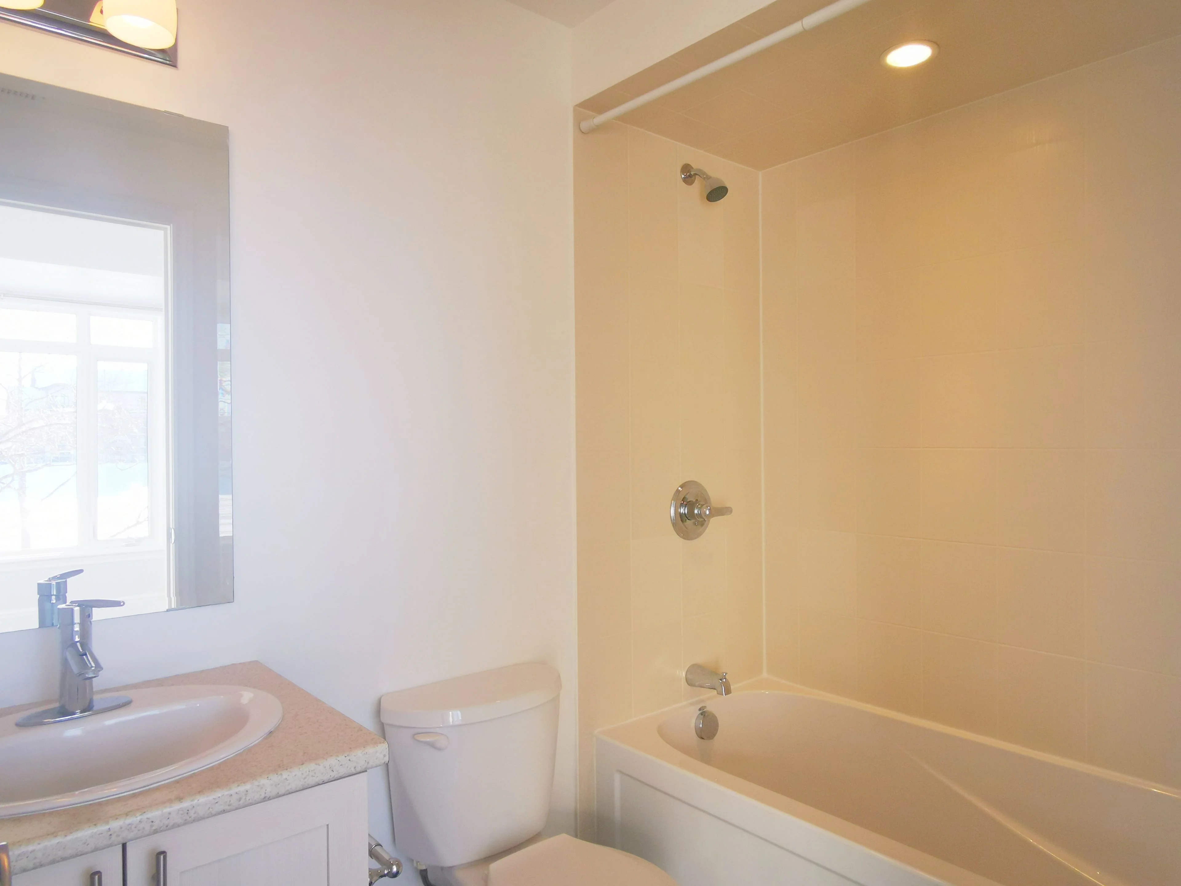 805 BEAUPARC Private 201, Cyrville - Carson Grove - Pineview, ON K1J 0B5