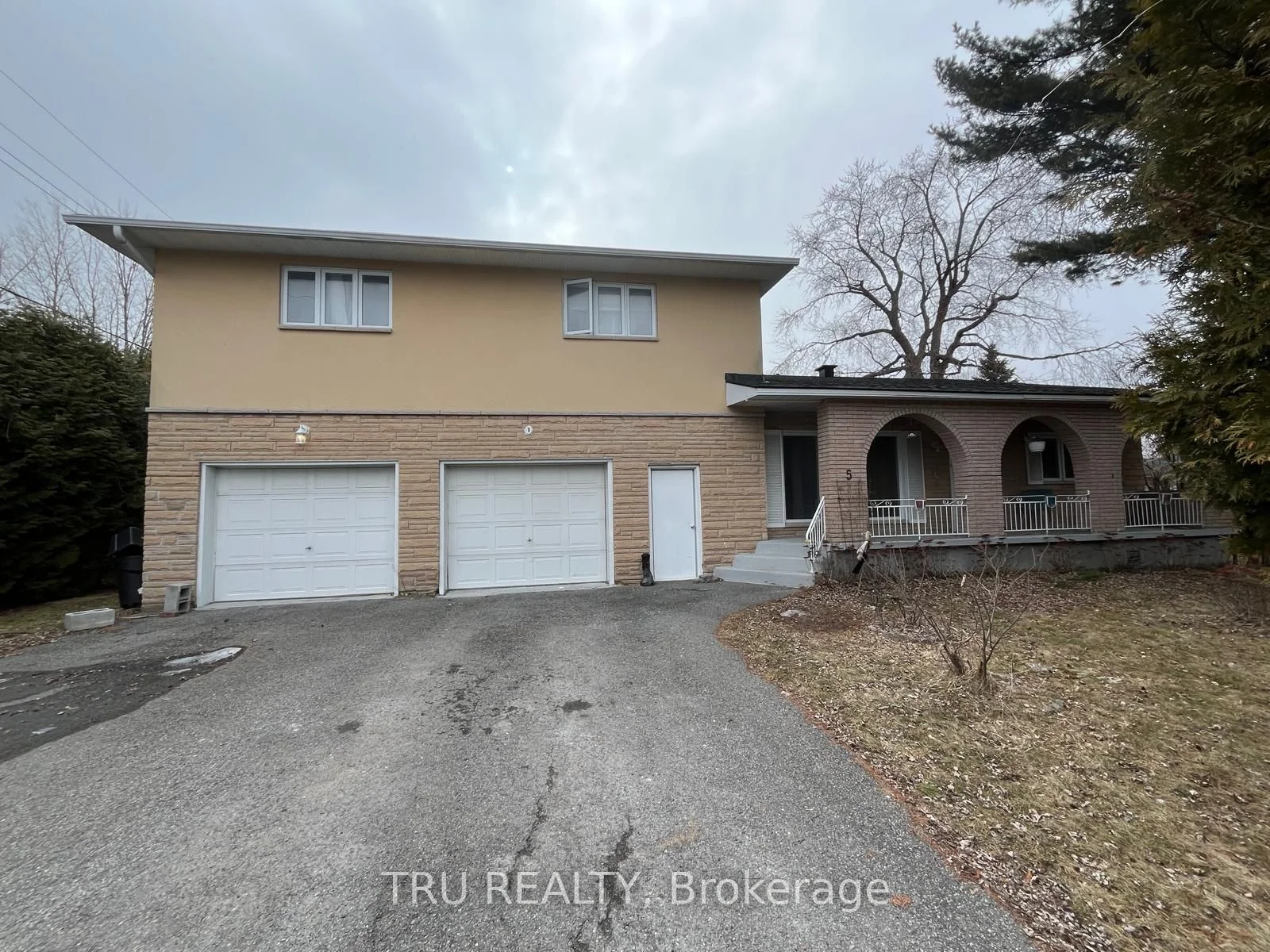 Detached in Meadowlands - Crestview and Area