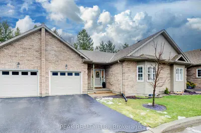 Condo Townhouse in Wilmot