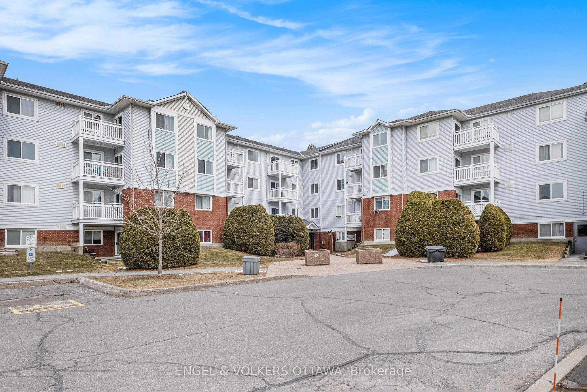Condo Apartment in Hunt Club - South Keys and Area