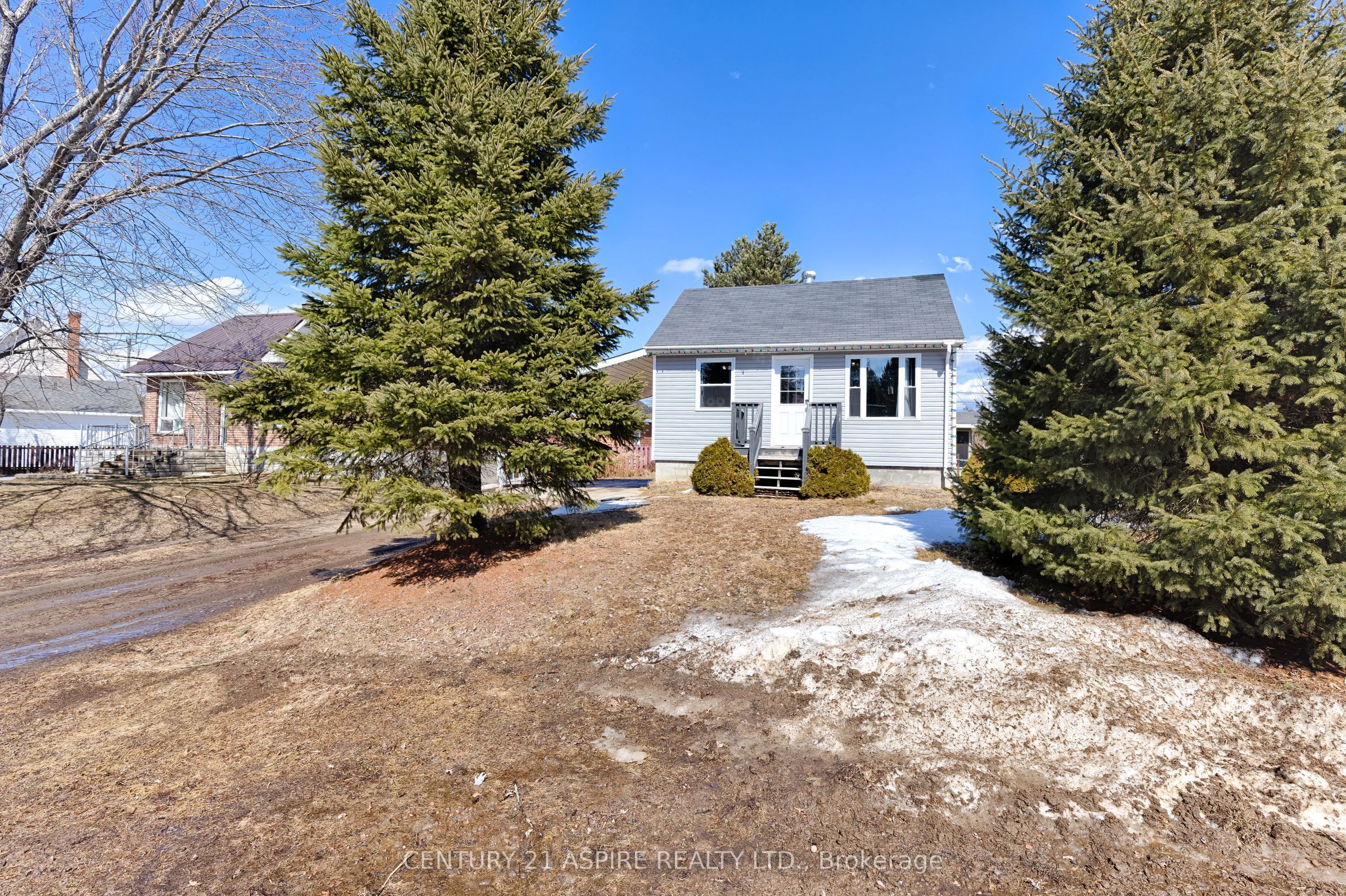 Detached in Laurentian Hills