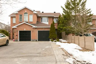 Att/Row/Townhouse in Kanata
