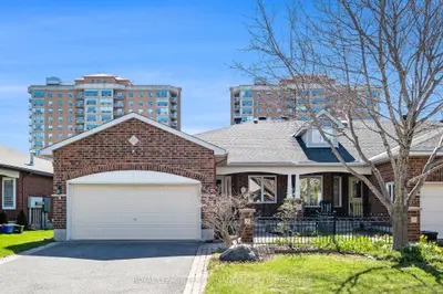 Att/Row/Townhouse in Kanata