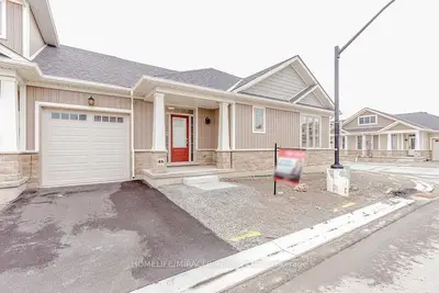 Att/Row/Townhouse in St. Catharines