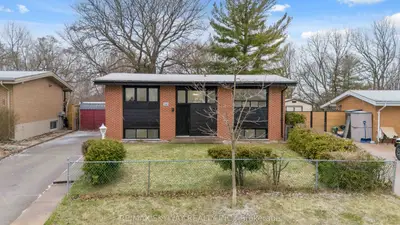 395 Magnolia Crescent, London East, On N5y 4t1
