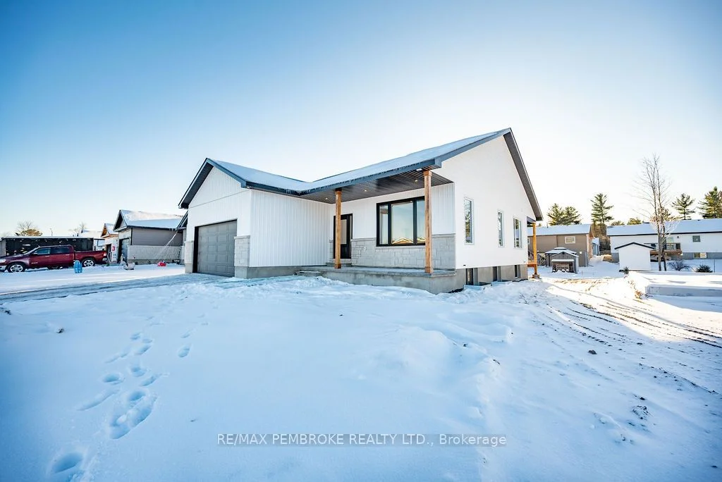 60 Wilson Avenue, Petawawa, ON K8H 2Y3
