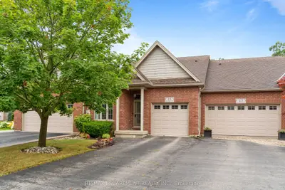 Att/Row/Townhouse in Haldimand