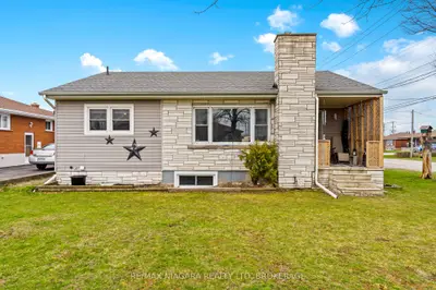 Detached in Port Colborne