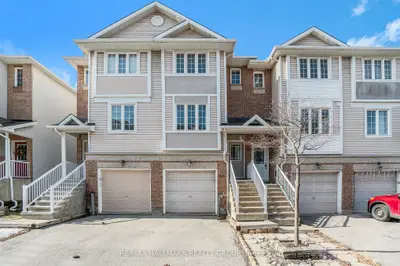 Att/Row/Townhouse in Carlington - Central Park