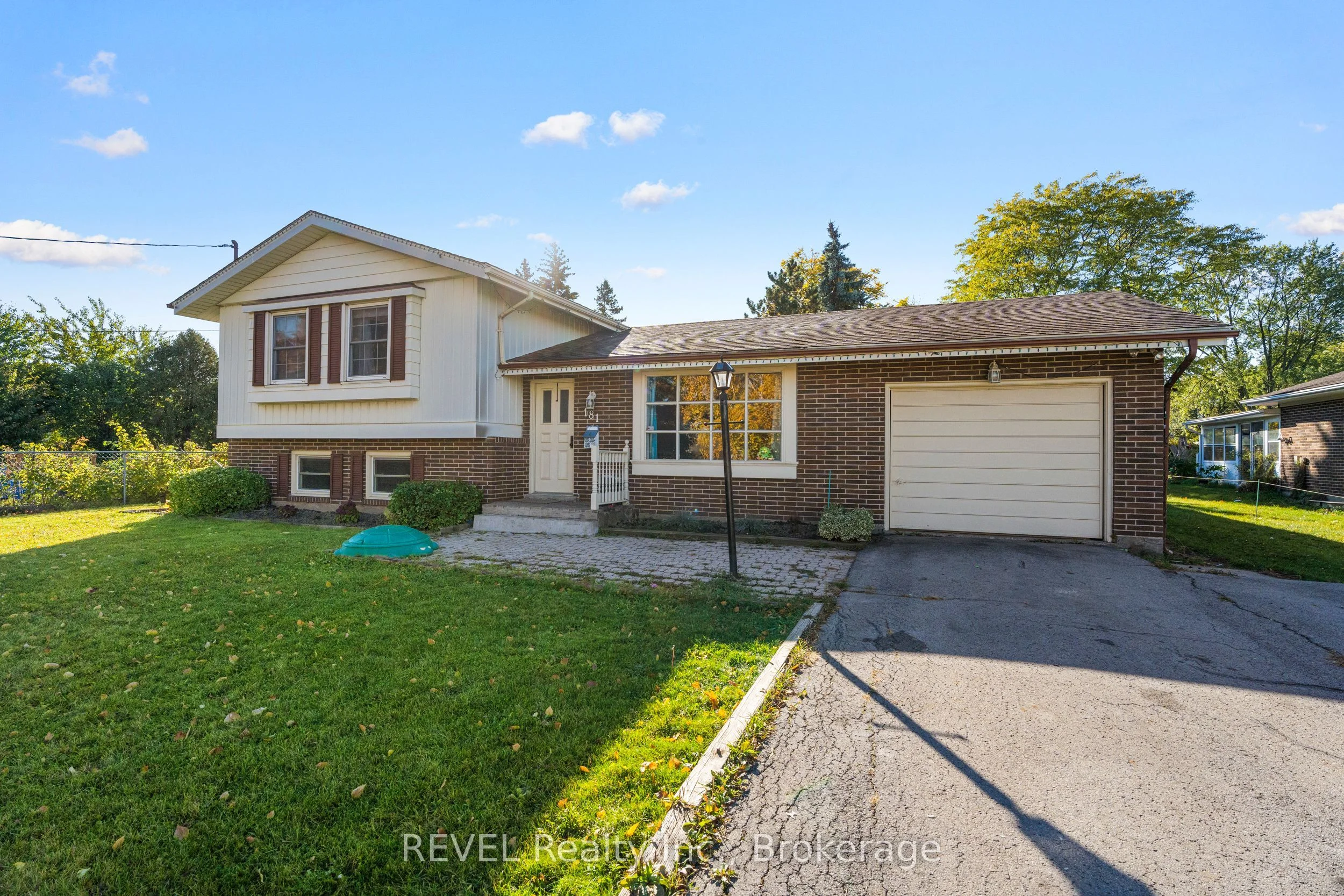 Detached in Thorold