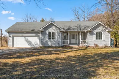 Detached in Puslinch