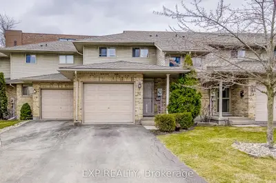 Att/Row/Townhouse in St. Catharines