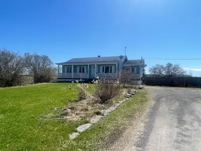 Detached in Champlain