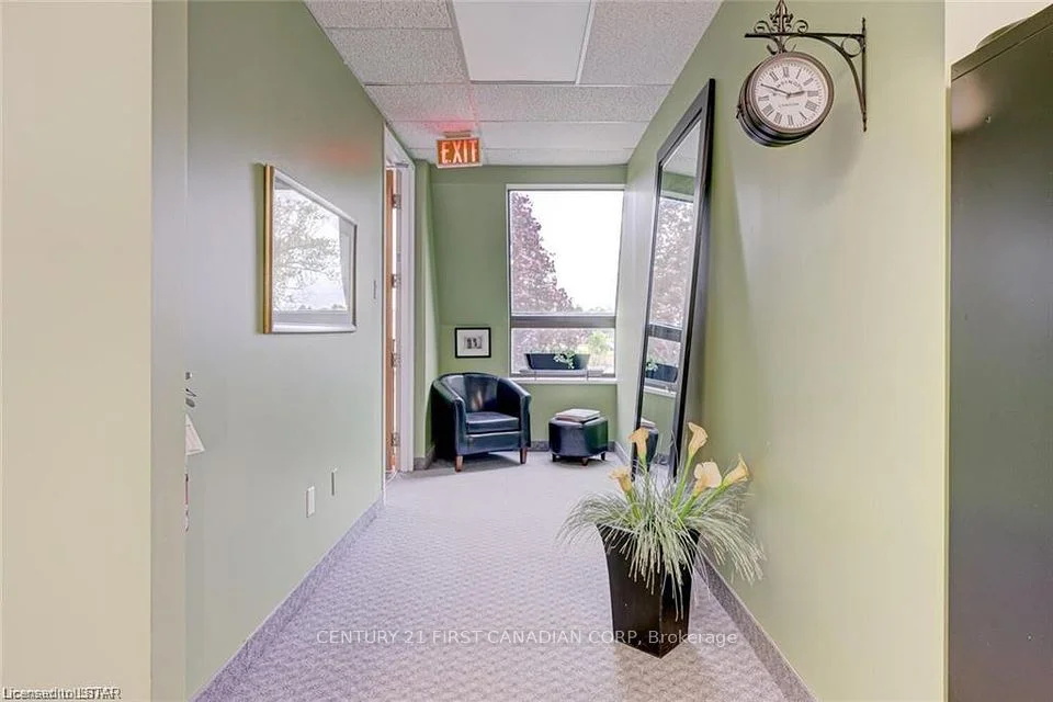 1785 Wonderland Road N, London North, ON N6G 5C2