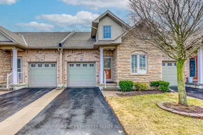 Condo Townhouse in Hamilton